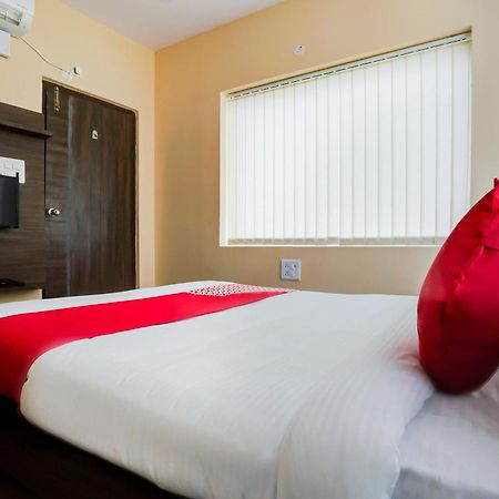 OYO 28124 Alekhya Residency Cafe Bahar Hotel Sururnagar Bagian luar foto