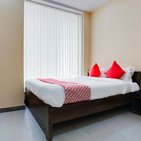 OYO 28124 Alekhya Residency Cafe Bahar Hotel Sururnagar Bagian luar foto