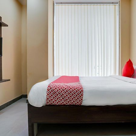 OYO 28124 Alekhya Residency Cafe Bahar Hotel Sururnagar Bagian luar foto