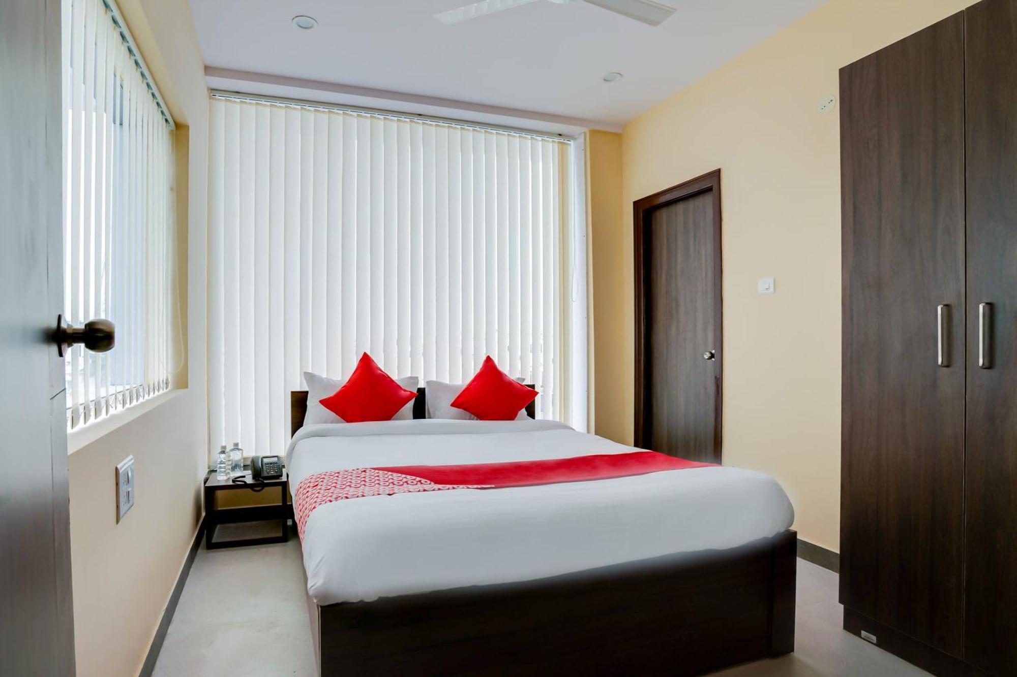 OYO 28124 Alekhya Residency Cafe Bahar Hotel Sururnagar Bagian luar foto