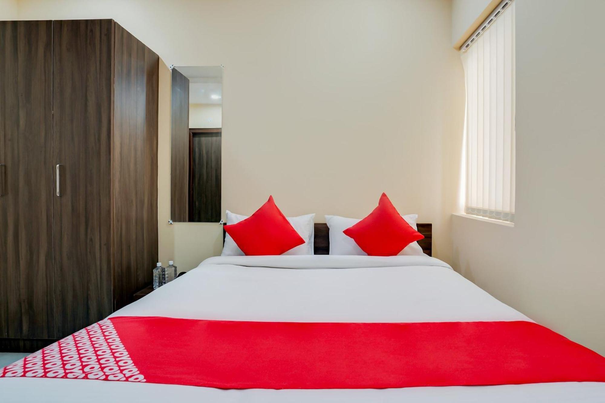 OYO 28124 Alekhya Residency Cafe Bahar Hotel Sururnagar Bagian luar foto