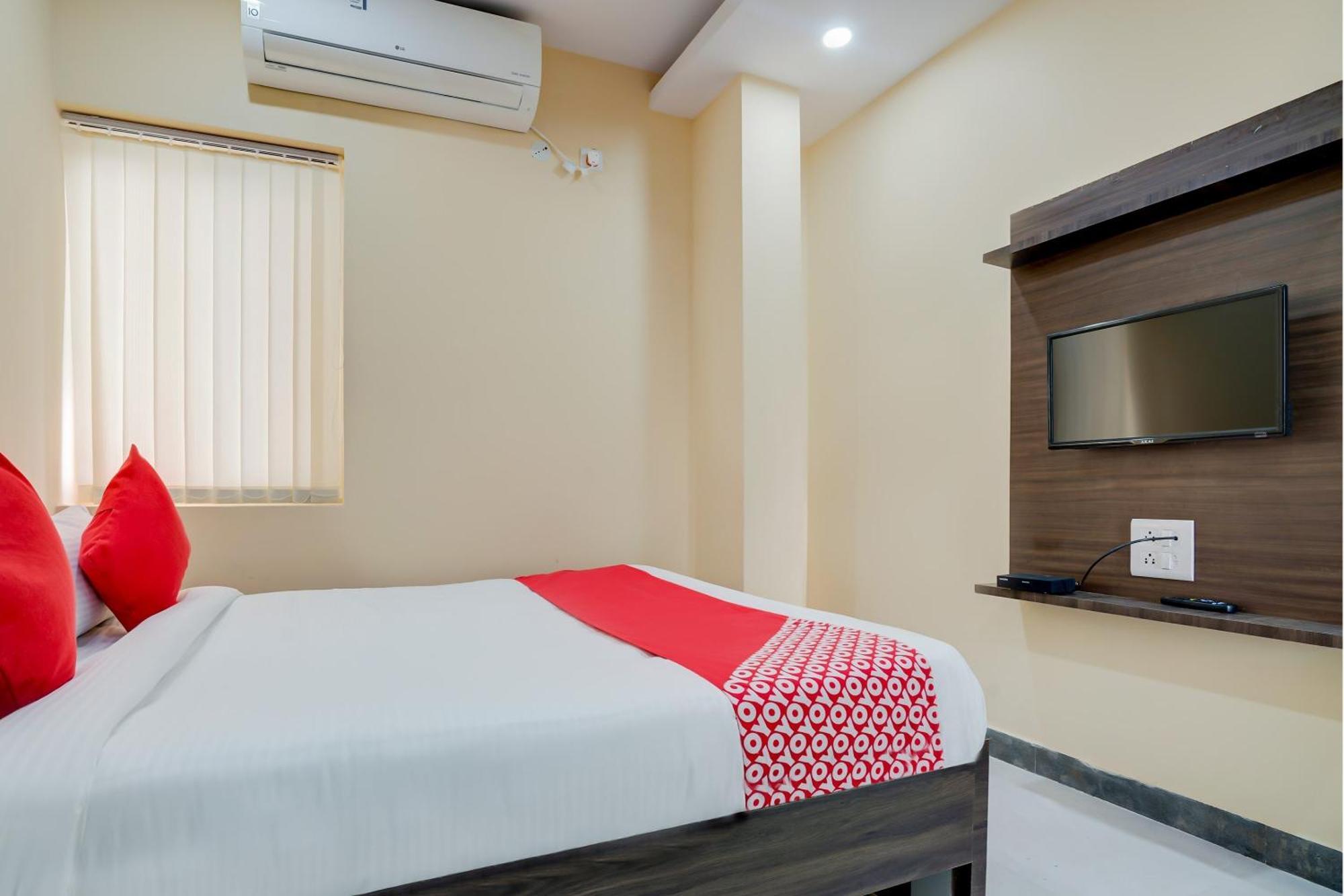 OYO 28124 Alekhya Residency Cafe Bahar Hotel Sururnagar Bagian luar foto