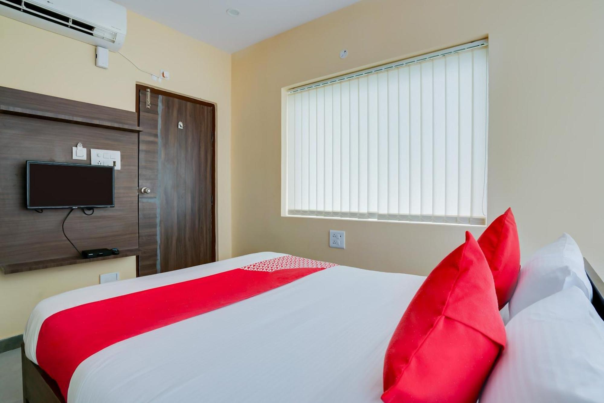 OYO 28124 Alekhya Residency Cafe Bahar Hotel Sururnagar Bagian luar foto