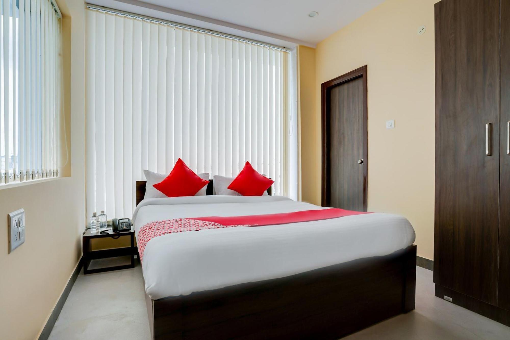 OYO 28124 Alekhya Residency Cafe Bahar Hotel Sururnagar Bagian luar foto