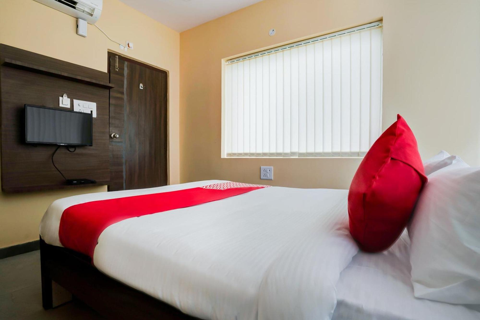 OYO 28124 Alekhya Residency Cafe Bahar Hotel Sururnagar Bagian luar foto